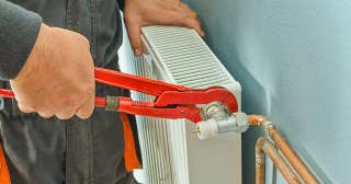 Установка радиаторов отопления в Рубцовске - цена, стоимость от 1041 руб., работа в доме и квартире